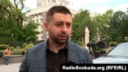 Давид Арахамія додав, що вважає неприйнятною поведінку Степана Хмари і Віктора Шишкіна під час засідання