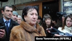 Общественно-политическую ситуацию в стране Морис Санакоев характеризирует как взрывоопасную: при нынешнем положении дел вероятна дестабилизация