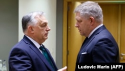 Премьер-министры Венгрии и Словакии Виктор Орбан (слева) и Роберт Фицо известны своей особой точкой зрения на войну, которую Россия ведёт против Украины
