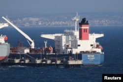Российский нефтяной танкер "Пегас" в турецком порту, 16 января 2022 года