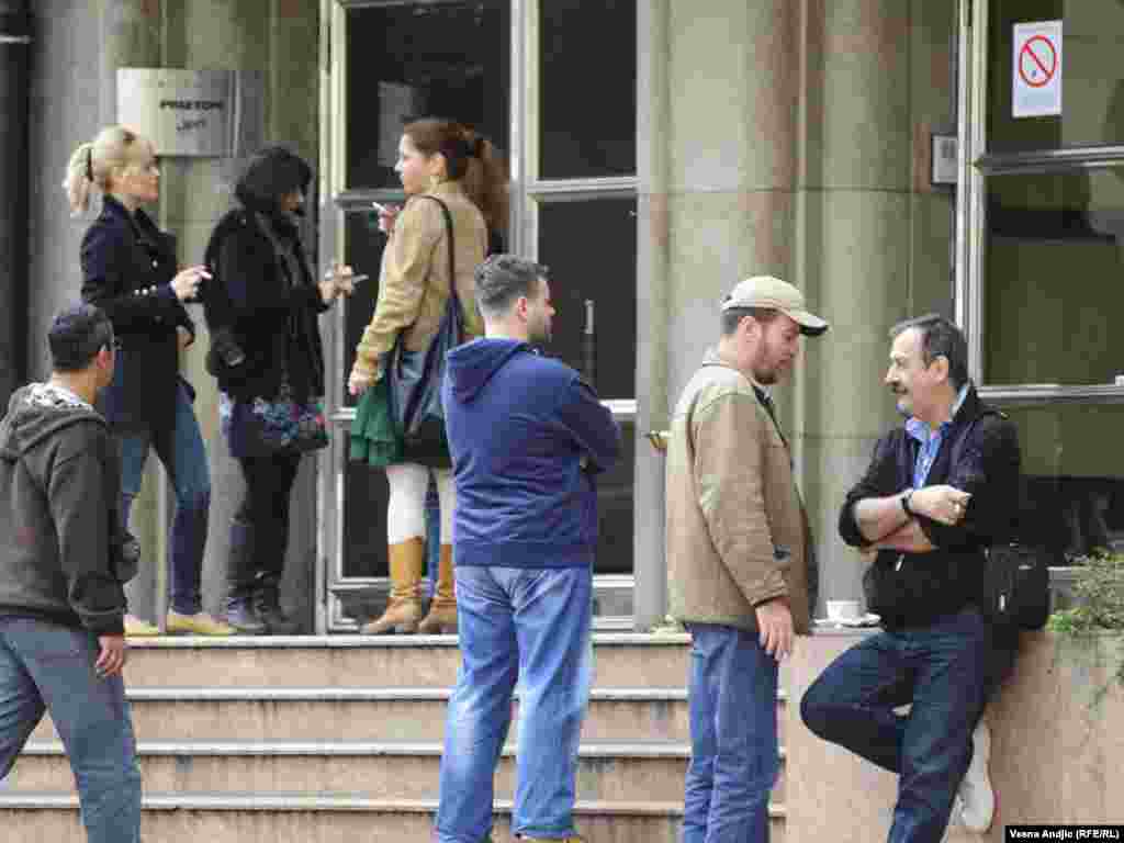 Srbija - U Srbiji je zabranjeno pušenje u svim zatvorenim javnim prostorima i na radnom mjestu, a za kršenje tog propisa uvedene su visoke novčane kazne, Beograd, 11.11.2010.