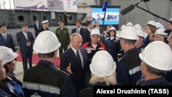 Президент России Владимир Путин на церемонии закладки боевых кораблей для Военно-морского флота России на судостроительном заводе «Залив», аннексированная РФ Керчь, 20 июля 2020 г.