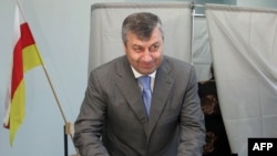 Председатель Верховного суда Южной Осетии заявил, что Конституция республики не позволяет выносить на всенародное голосование вопрос о продлении срока полномочий президента