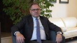 Францияның Қазақстандағы елшісі Сильван Гиоге Азаттыққа сұхбат беріп отыр. Астана, 19 мамыр, 2025 жыл.