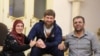 Кадырова Зулай (Кадыров Рамзанан,шен вешин, белхан гIоьнча), Кадыров Рамзан (мехкан куьйгалхо), Закриев Сахьаб (Гуьмсан кIоштан префект, Кадырова Зулайн марваша)
