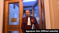 Valer Dorneanu și judecătorii CCR au luat o decizie, după opt amânări.