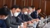Принесет ли результаты очередная попытка правительства сократить число госслужащих?