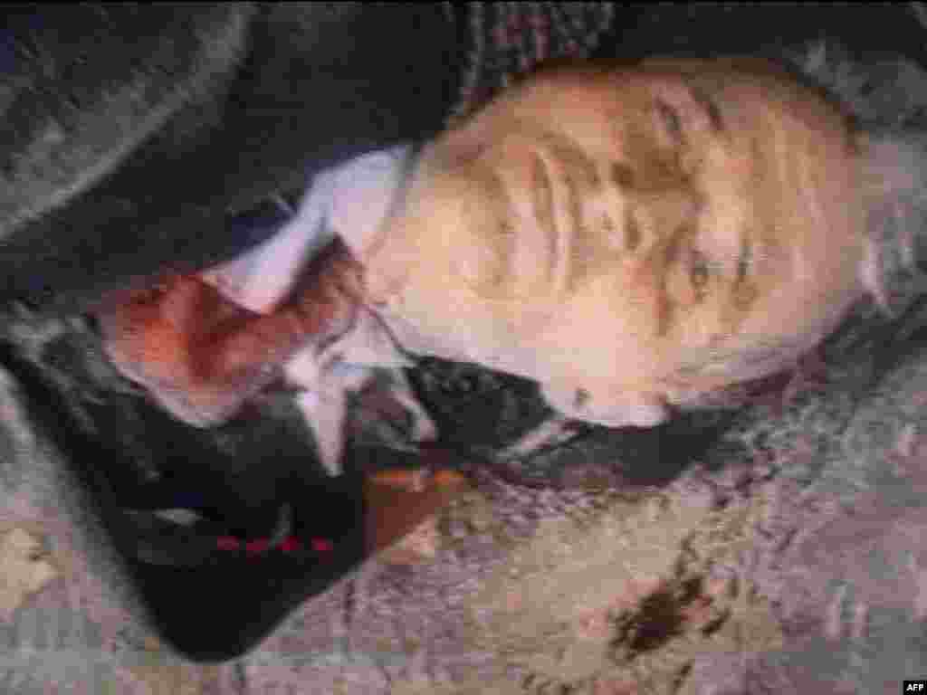 Nicolae Ceausescu qısa məhkəmədən sonra alınan ölüm hökmü ilə güllələnib. 25 dekabr 2009