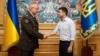 Президент України Володимир Зеленський і генерал-лейтенант Руслан Хомчак. Київ, 21 травня 2019 року 