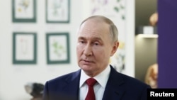 Владимир Путин 19 мая заявил, что Россия и Украина «должны найти компромиссы, которые устроят обе стороны»