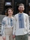 <p style="text-align: left;">На фото Марія і Тарас, пара нині розписалася. «Сьогодні міжнародний День сімʼї і День вишиванки. Тому ми вирішили вдягнути вишиванки і створити сімʼю»