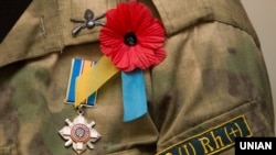 При цьому більшість респондентів вважають, що нині роль учасників бойових дій (ветеранів) у політиці є «незначною»