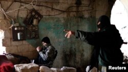 Боевики антиправительственной группировки "Джабхат аль-Нусра", Алеппо, 24 декабря 2012 года.