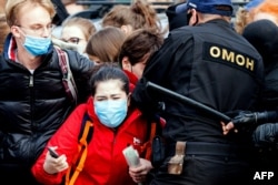 Policija je privela studente koji su štrajkovali u Minsku 26. oktobra.