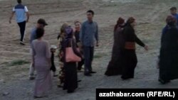 Köp hojalyk döwlet dükanlarynyň degişlilikdäki arzan önümlerine garaşly bolup galýar. (arhiw suraty)