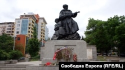 Пам’ятник «радянським визволителям» в одному з парків столиці Болгарії 
