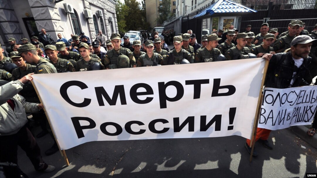 Протест біля посольства Росії в Києві, де проходять вибори до російської Державної думи, 18 вересня 2016 року 