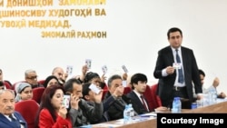 Акс аз анҷумани ҳизби сотсиалистии Тоҷикисто: khovar.tj