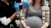 Раніше цього тижня в США схвалили вакцинацію препаратами Pfizer чи Moderna для вагітних