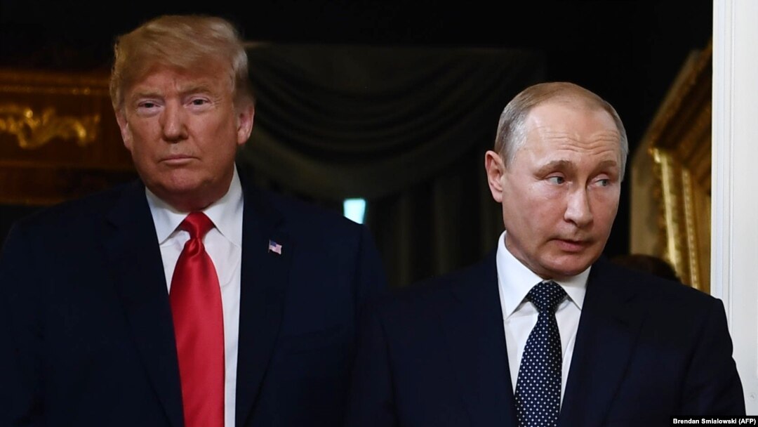 Президент США Дональд Трамп (л) та президент Росії Володимир Путін (п) зустрілися 16 липня в Гельсінкі, Фінляндія