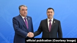 Эмомали Рахмон Садыр Жапаров менен. 21-июль, 2022-жыл, Чолпон-Ата шаары.