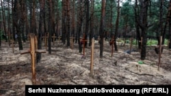 Масові поховання цивільних людей і солдатів ЗСУ, виявлені в деокупованому Ізюмі на Харківщині, 15 вересня 2022 року