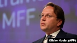 Oliver Varhelyi 