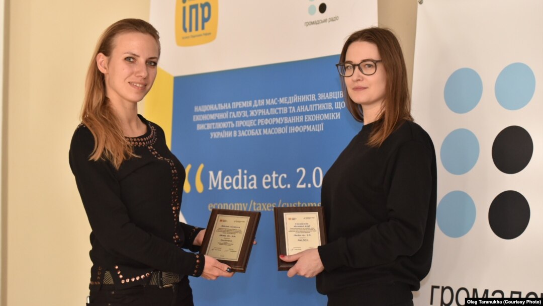 Журналістки Радіо Свобода Ольга Комарова (л) і Марічка Набока