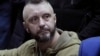 У заяві вказано, що під час брифінгу 12 грудня, на якому виступали всі перелічені в позові відповідачі, «було проявлено повну зневагу до принципу презумпції невинуватості»
