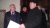 Фәнис Мөсәгыйтев Разил Вәлиевны эш барышы белән таныштыра