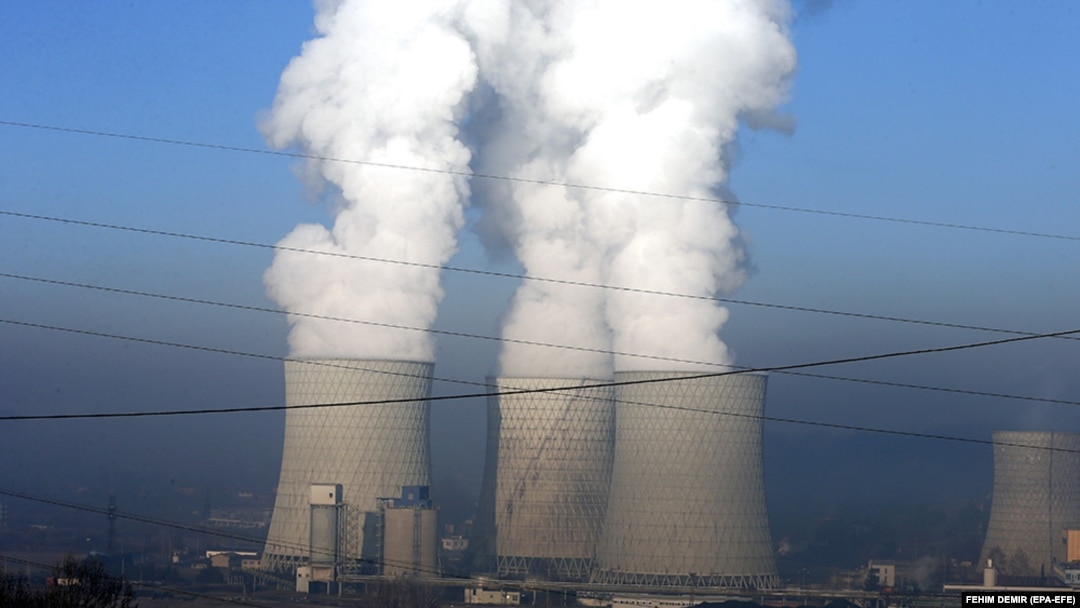 Dim iz termoelektrane u Tuzli, 12. decembar 2018.