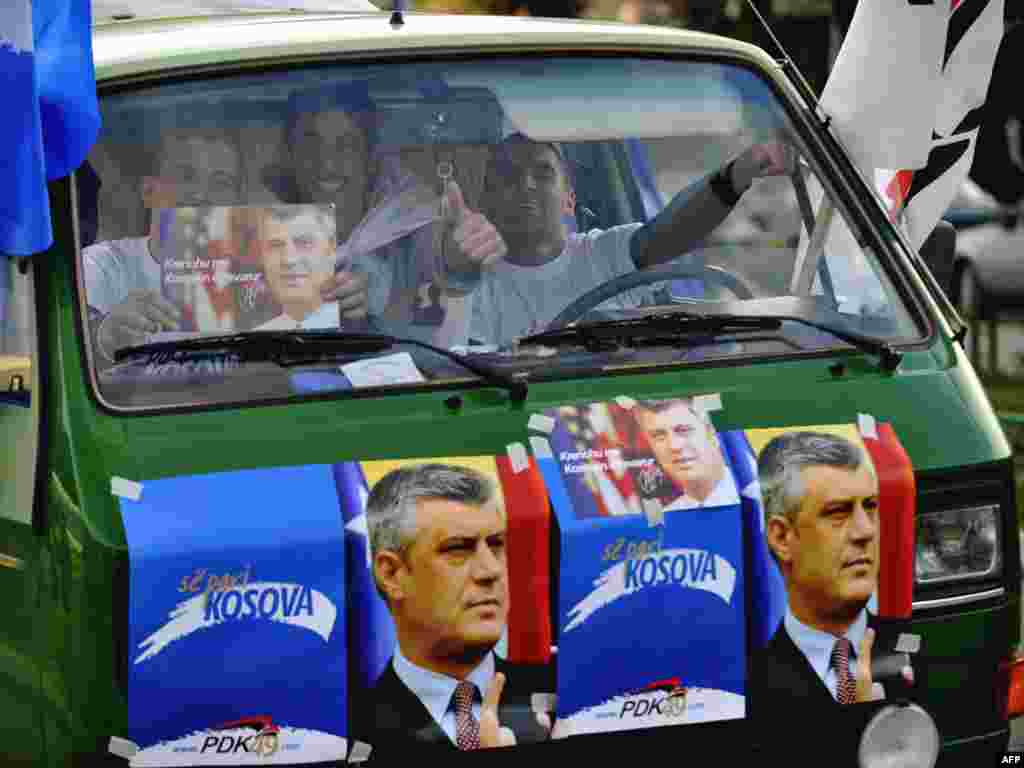 Kosovo - Predizborna atmosfera u Mitrovici, 07.12.2010. Foto: AFP