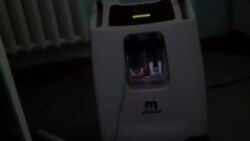 В сурхандарьинской больнице из-за отсутствия света родственникам пациентов приходится делать вентиляцию легких вручную