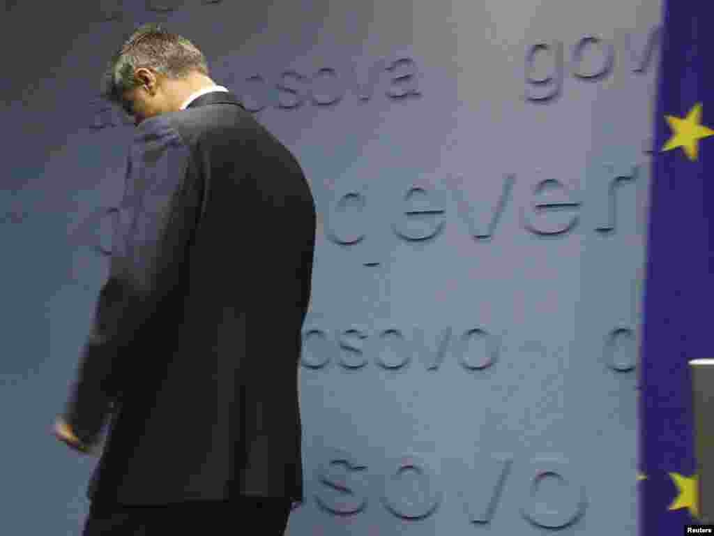 Kosovo - Premijer u ostavci, Hashim Thaci, odbacio je optužbe iz izvještaja Dika Martija i zatražio hitnu međunarodnu i domaću istragu kako bi se utvrdile činjenice o tvrdnjama koje je iznio izvjestilac Savjeta Europe, Priština, 16.12.2010. Foto: Reuters / Hazir Reka
