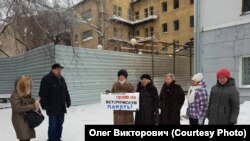 Жители соседнего дома на пикете