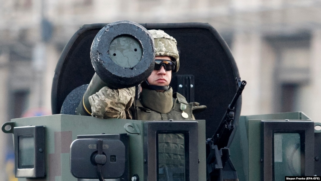 Солдат із протитанковим ракетним комплексом «Джавелін» під час репетиції параду до Дня Незалежності України, 22 серпня 2018 року