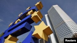 Tsakloglounyň pikiriçe ýewro zonasy çökse, proteksionistik duýgular artar, onsoň Ýewropa Bileleşigini dowam etdirmek kyn bolar.
