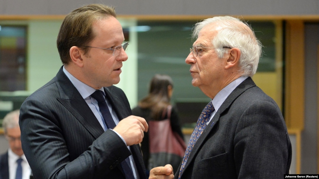 Europski komesar za proširenje Oliver Varhelyi (lijevo) i visoki europski predstavnik Europske unije (EU) za zajedničku vanjsku politiku i sigurnost Josep Borrell (desno), Brisel, 2019. 