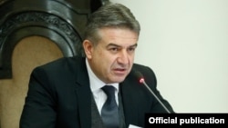 Armenia - Prime Minister Karen Karapetian speaks at a cabinet meeting in Yerevan, 6Apr2017.