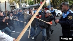 Armenia - Protesters clash with riot police in Yerevan, 5Nov2013.