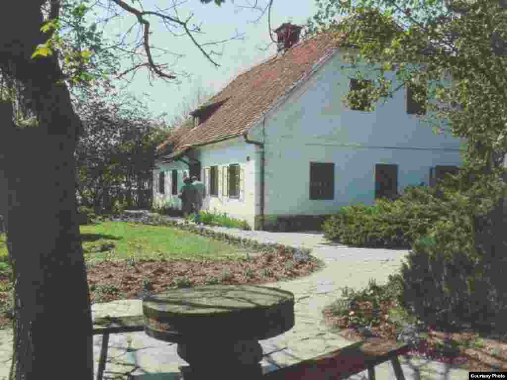 Тіто народився в травні 1892 році у цьому будинку в селі Кумровець, північна Хорватія