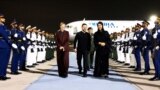 Ukrainanyň prezidenti Wolodymyr Zelenski we onuň aýaly Olena (çepde) Abu-Dabä geldi.