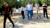 Türkmenistanda mekdep uçurymlarynyň yzygiderli azalmagy ‘demografiki krizisden habar berýär’