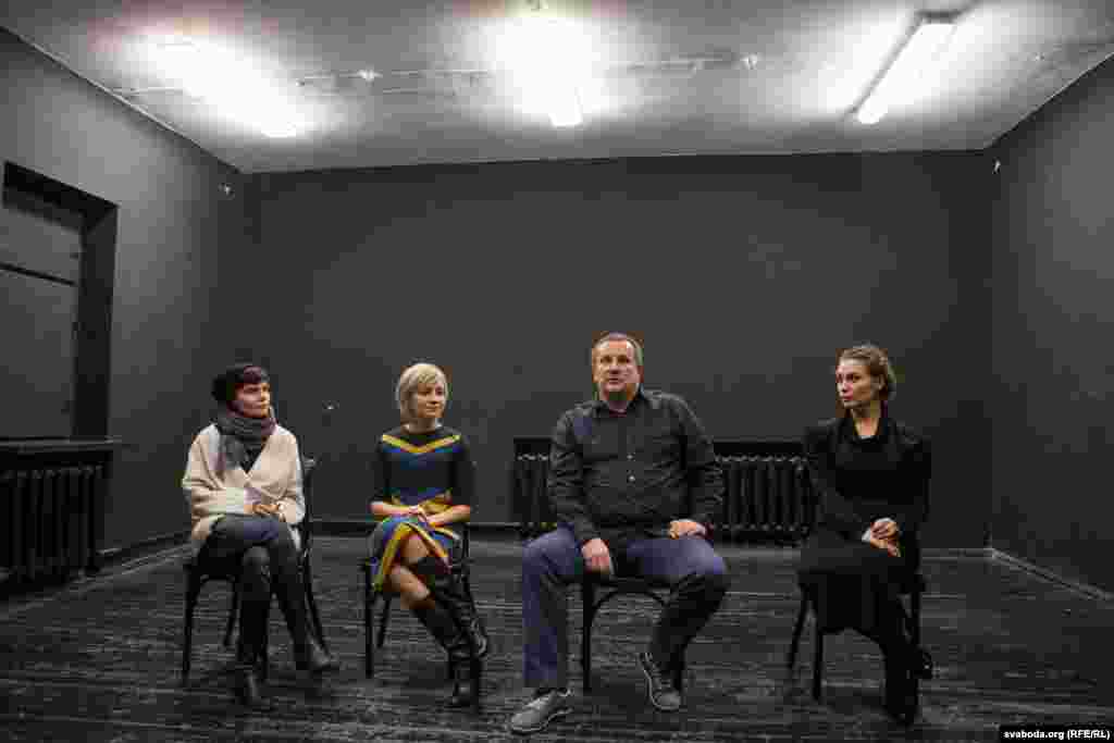 Зьлева направа: Тацяна Арцімовіч, Кацярына Саладуха, Дарыюш Язерскі, Анастасія Баброва