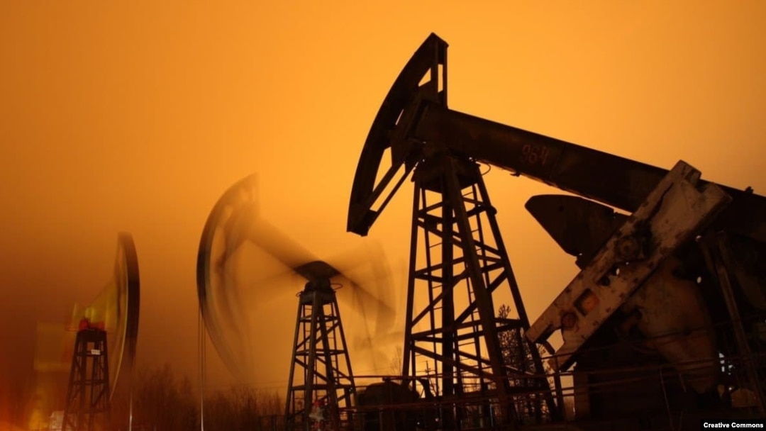 Видобуток нафти, фото ілюстративне