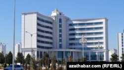 Aşgabatdaky "Ruhnama" mekdebiniň binasy