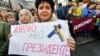 Під час акції прихильників президента Петра Порошенка, які прийшли на Банкову, щоб висловити подяку за зроблене ним для України. Київ, 22 квітня 2019 року