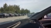 Türkmenabat şäheriniň polisiýa departamentiniň duralgasynda saklanýan gara reňkdäki awtoulaglar.