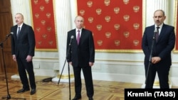 Слева направо: Ильхам Алиев, Владимир Путин и Никол Пашинян, Москва, 11 января 2021 г. 