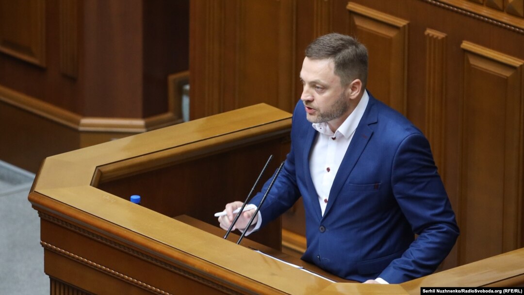 Денис Монастирський під час виступу у Верховній Раді